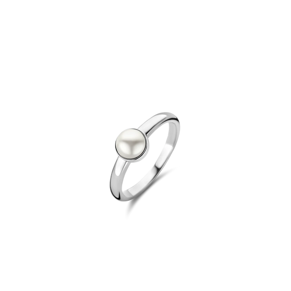 White Pearl Center Silver Ring